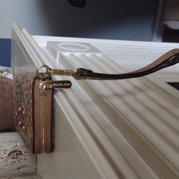 SOLD!!!  Michael Kors Snakeskin Wristlet/Wallet EUC - Picture 9 of 9